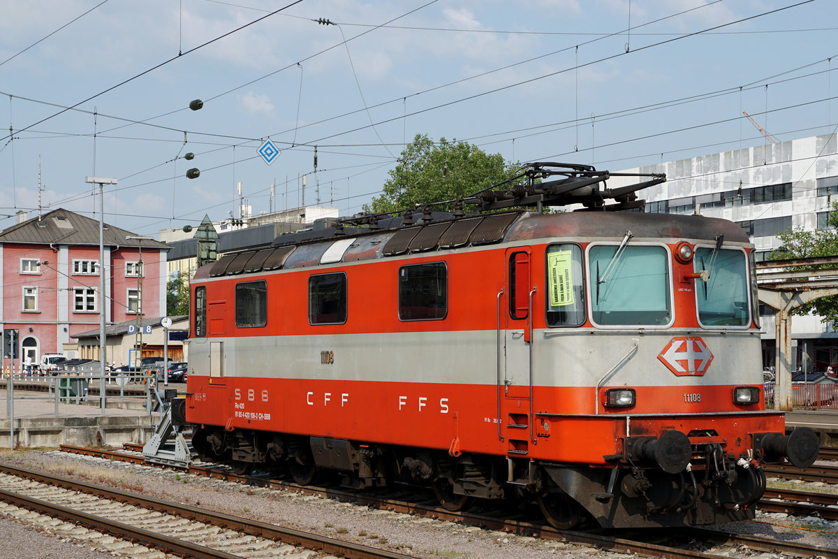 SBB: Seltene Portaitaufnahme der Re 420 108-3 in Singen am 21. Juni 2017.
Foto: Walter Ruetsch 