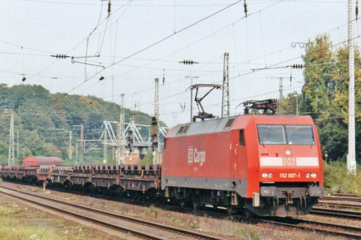 Scanbild von 152 007 in Köln West am 21 April 2004.