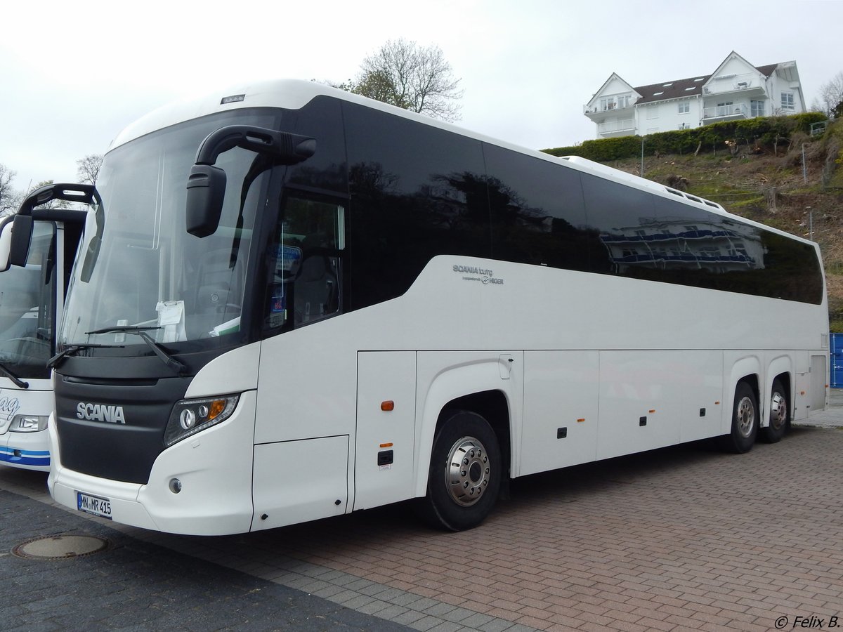 Scania Touring Vorführwagen im Stadthafen Sassnitz.