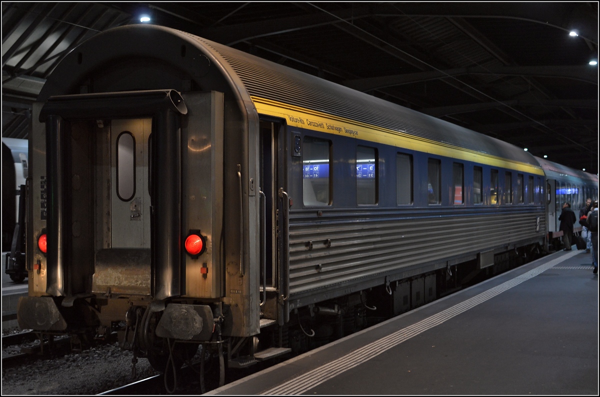 Schlafwagen der ÖBB am Ende des Nachtzugs Richtung Balkan. Zürich, Oktober 2014.