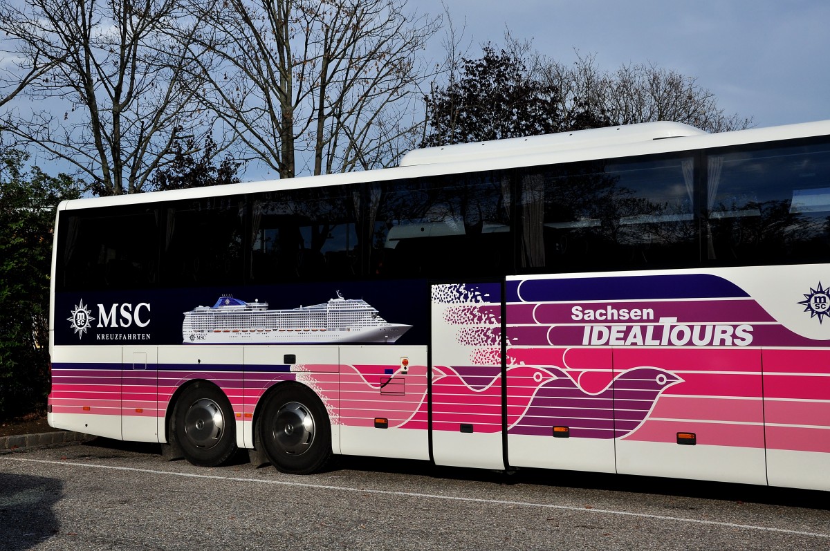 Sch�nes Bild/Folie am Mercedes Benz Tourismo von IDEAL Tours aus der BRD am 21.10.2014 in Krems gesehen.