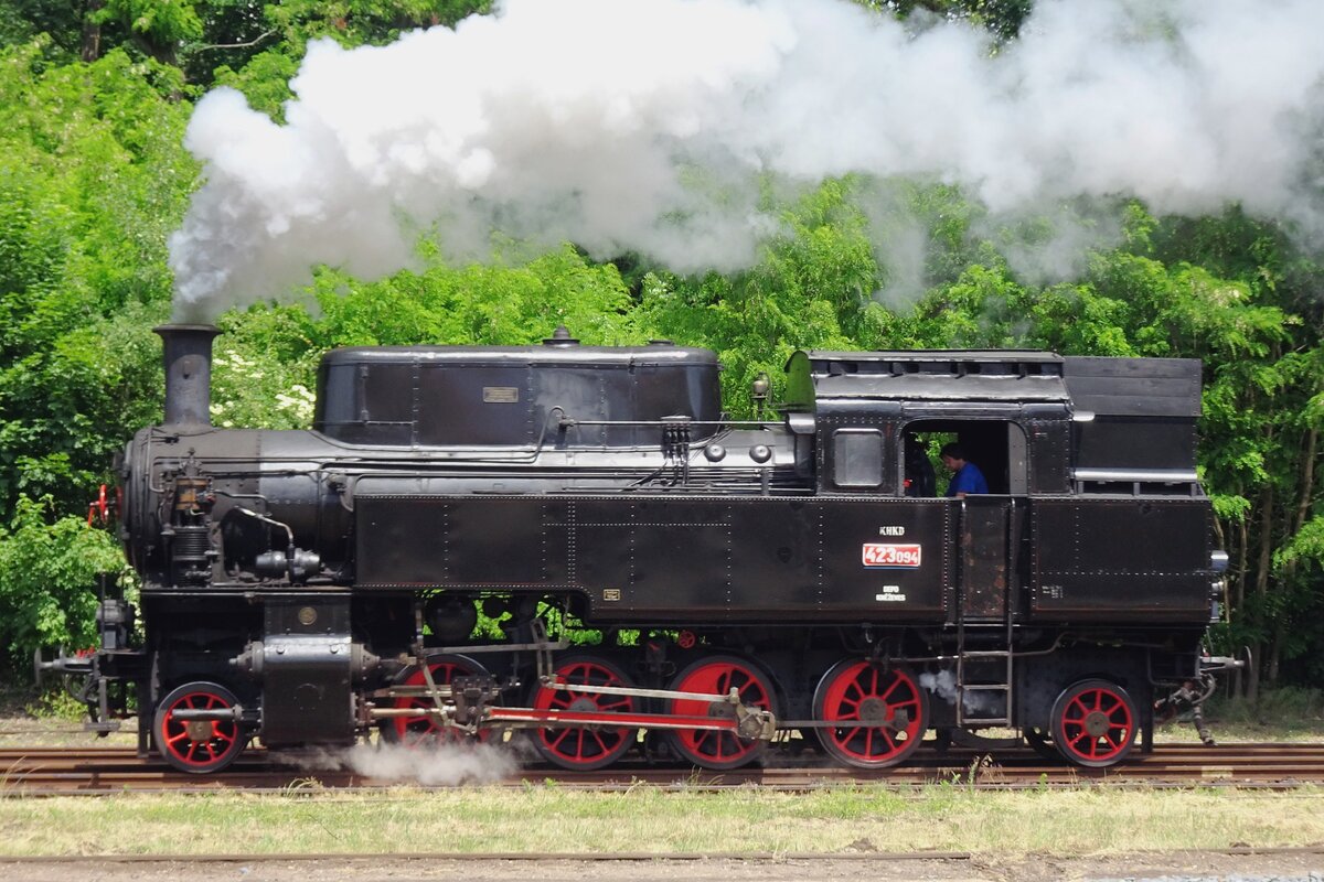 Seitenblick auf 423.094 in Luzna u Rakovnika am 11 Juni 2022.