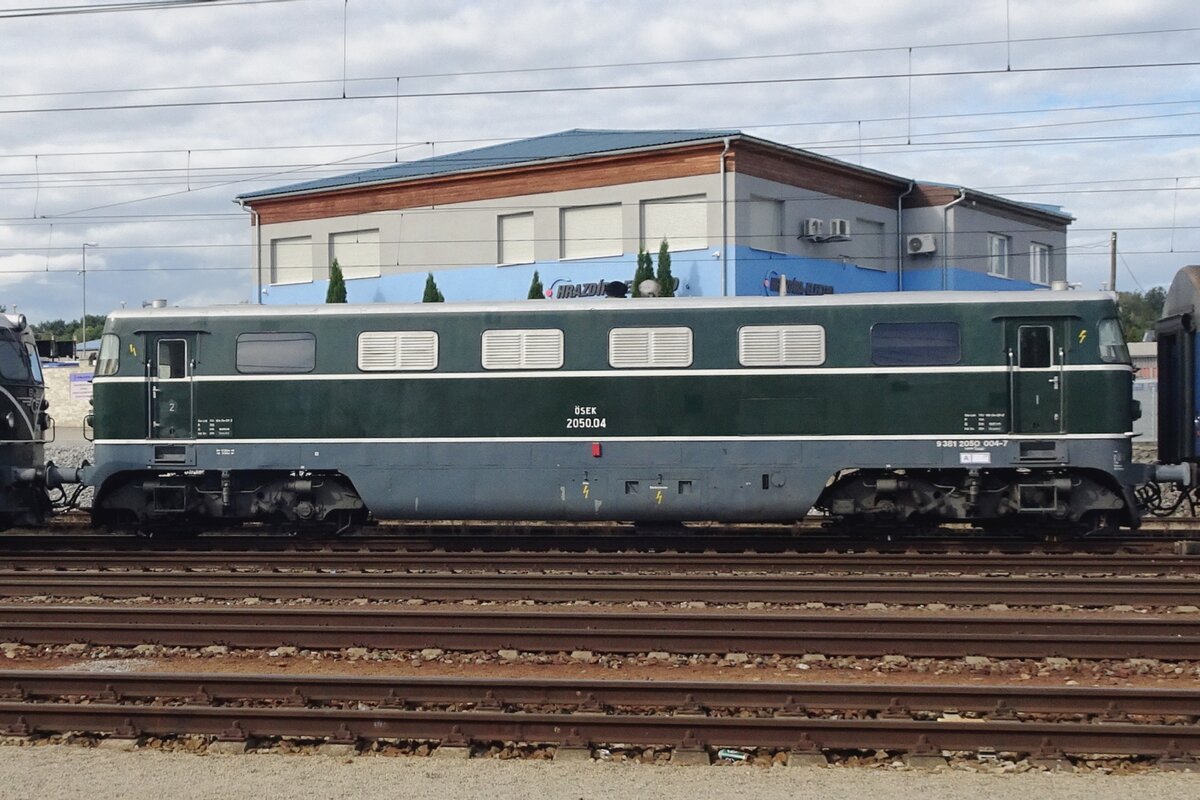 Seitenblick auf ÖSEK 2050 004 beim Ausfahrt aus benesov u Prahy am 10 September 2022.