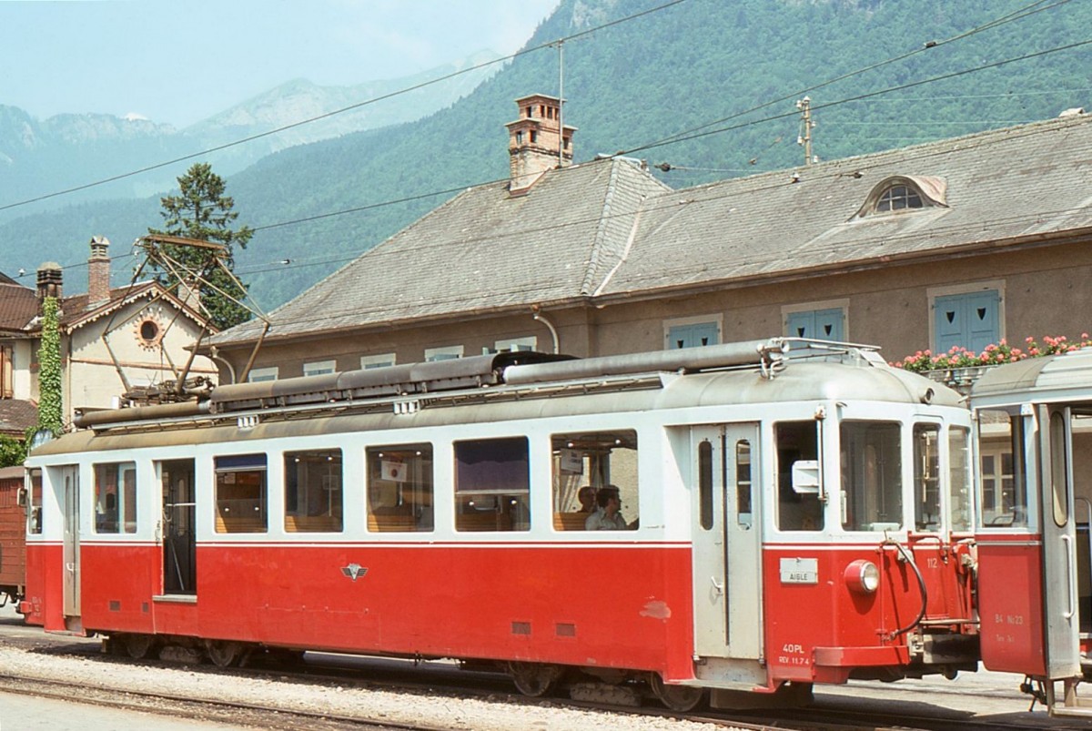 Sernftalbahn / Aigle-Ollon-Monthey-Champéry (AOMC): AOMC 112, der einstige Sernftalbahn-Triebwagen 6, in Aigle. 31.Juli 1975. 