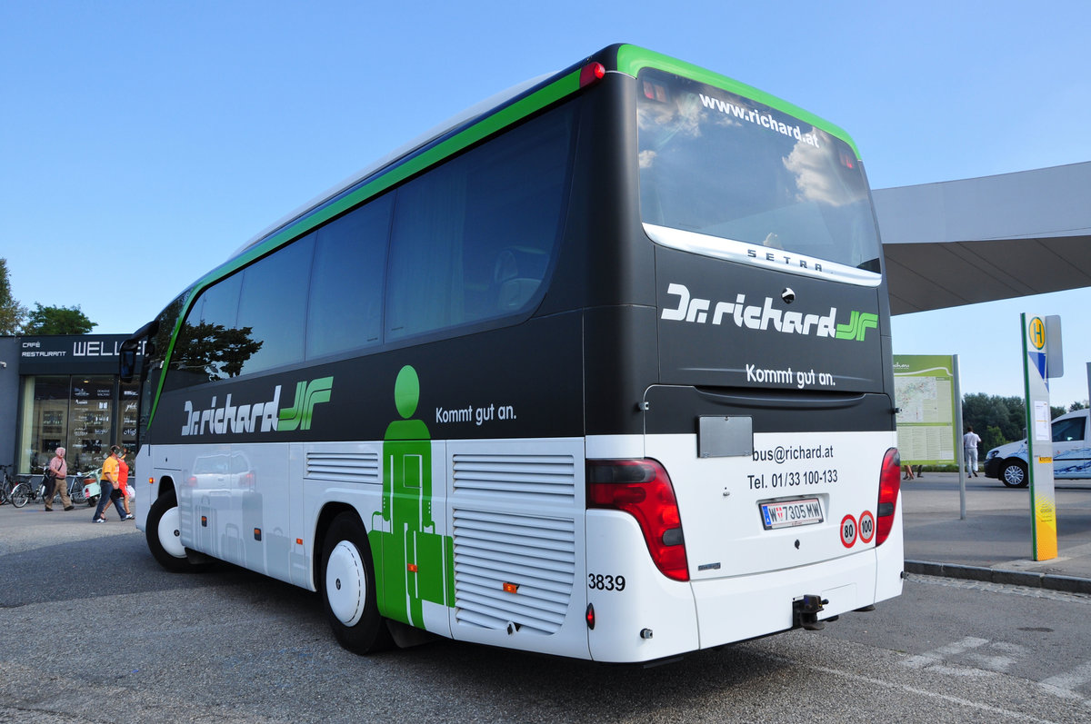 Setra 411 HD von Dr. Richard Reisen aus sterreich in Krems.