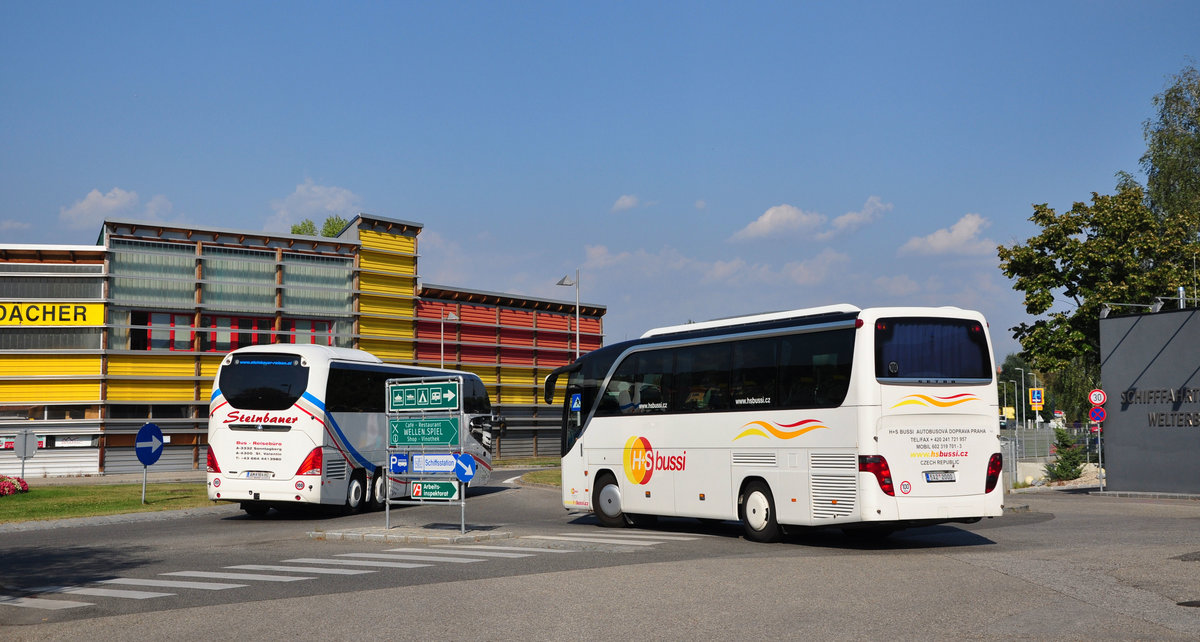 Setra 411 HD von hsbussi.CZ in Krems gesehen.