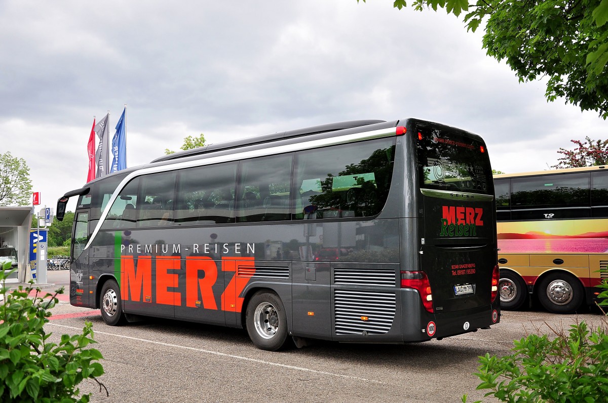 Setra 411 HD von Merz Reisen aus Deutschland am 10.5.2014 in Krems gesehen.