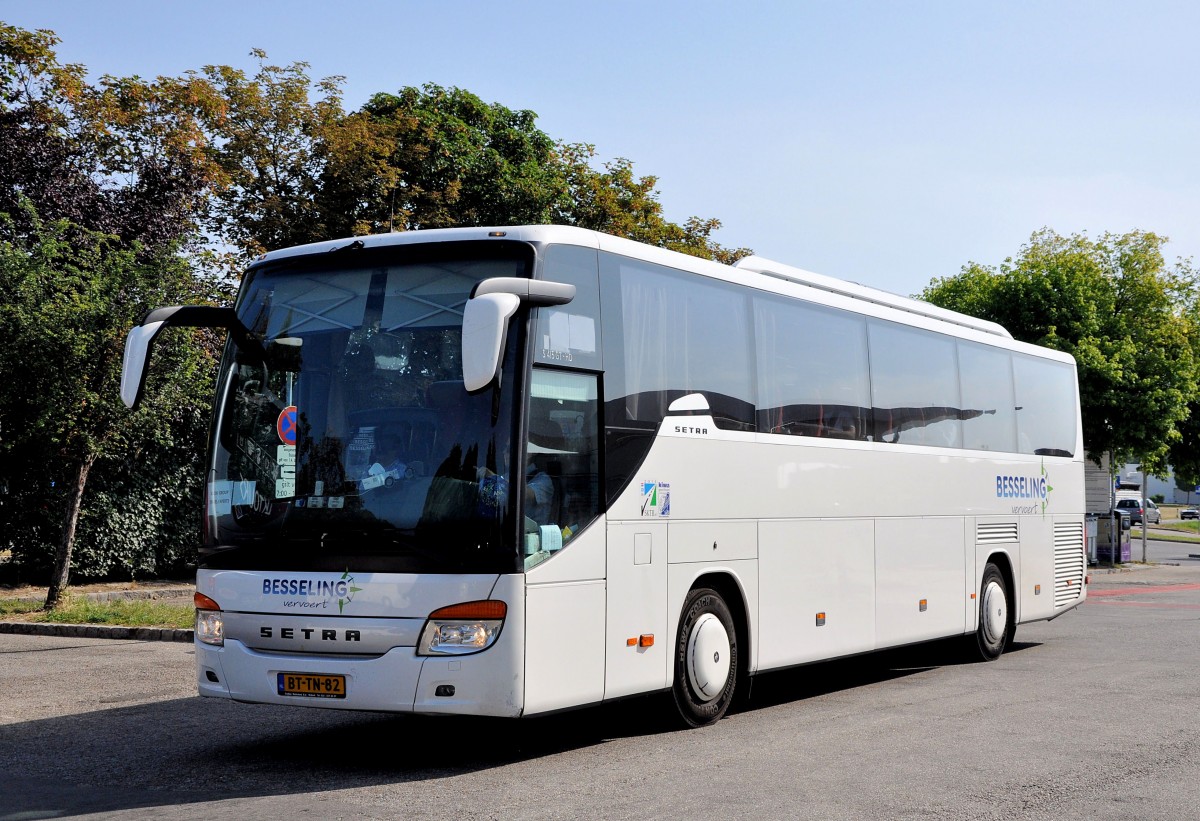 SETRA 415 GT-HD von BESSELING/NL,Krems im Juli 2013.