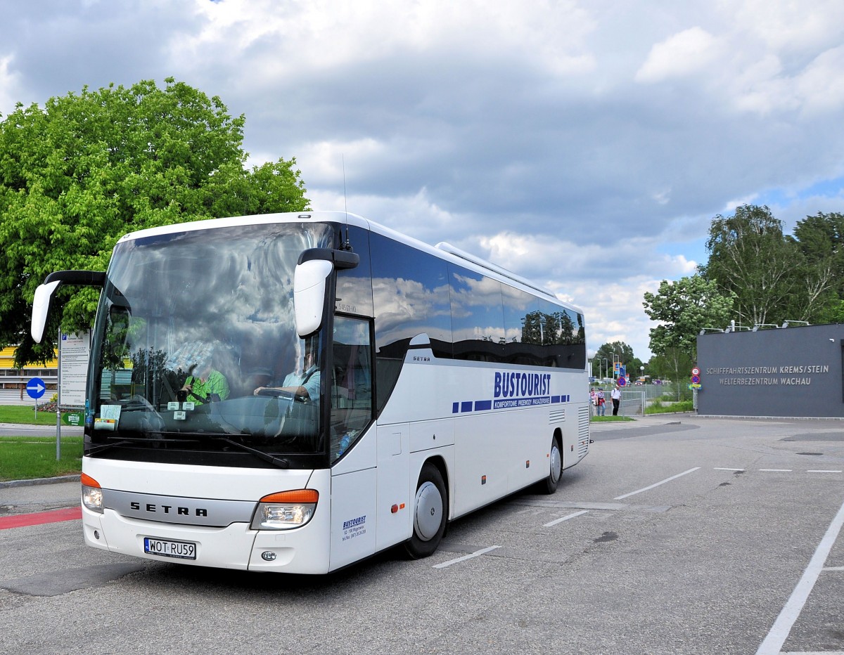 SETRA 415 GT-HD von BUSTOURIST aus Polen am 22.5.2013 in Krems unterwegs.