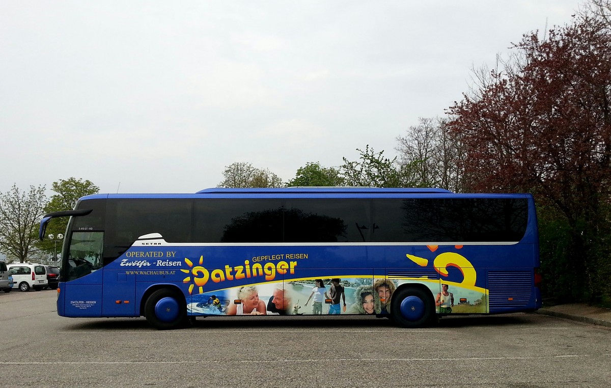 SETRA 415 GT-HD von DATZINGER Reisen aus sterreich am 6.4.2014 in Krems gesehen.