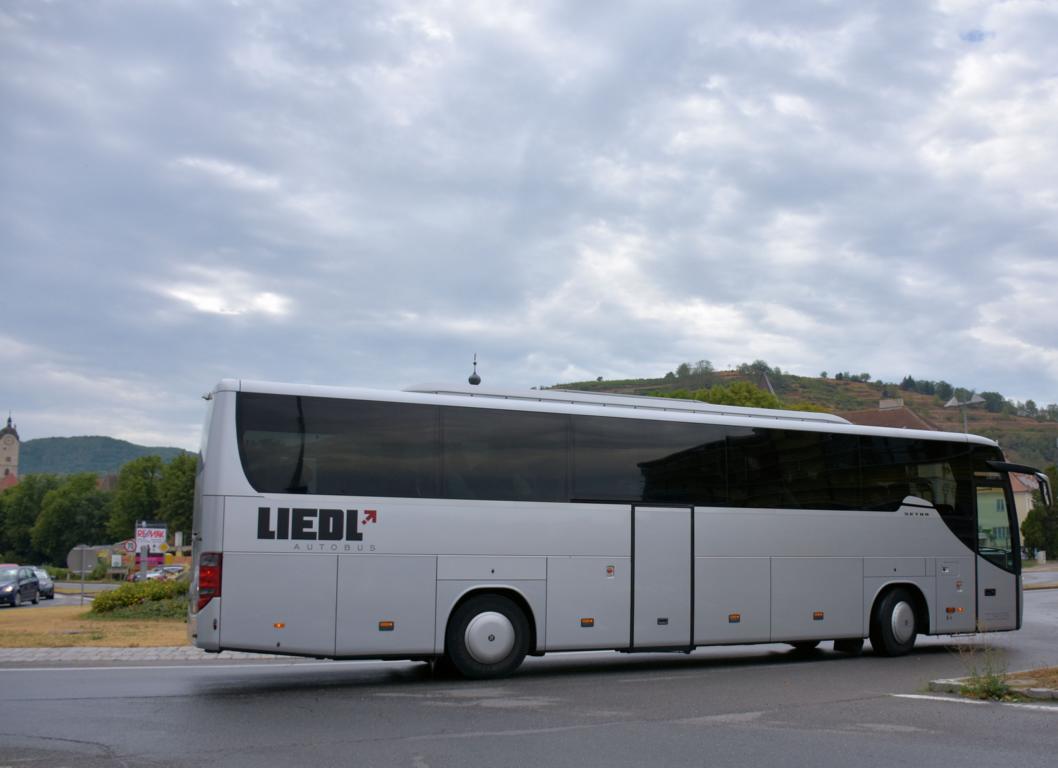 Setra 415 GT-HD von LIEDL Reisen aus Obersterreich 2017 in Krems.