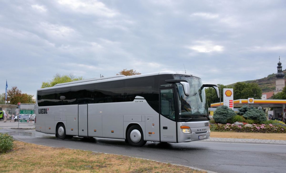 Setra 415 GT-HD von LIEDL Reisen aus Ober�sterreich 2017 in Krems.