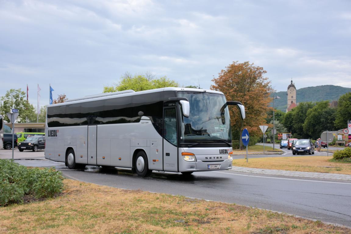 Setra 415 GT-HD von LIEDL Reisen aus Ober�sterreich 2017 in Krems.