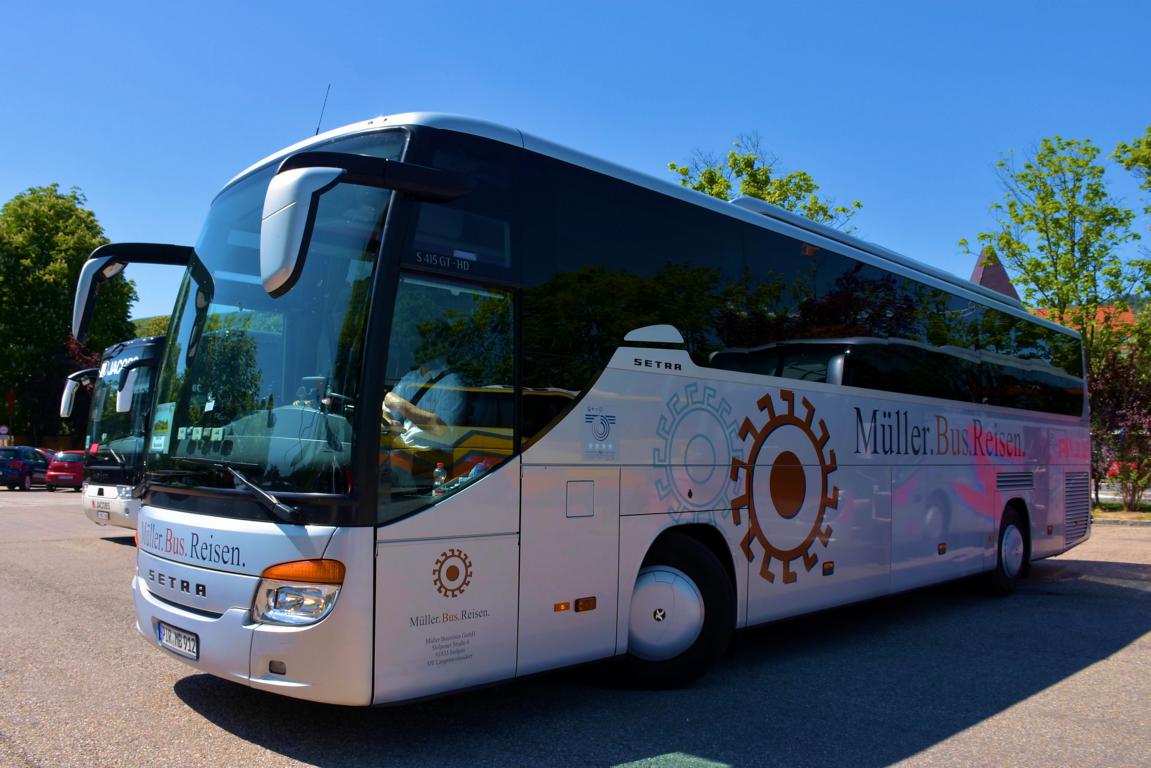 Setra 415 GT-HD von M�ller Busreisen aus der BRD in Krems.
