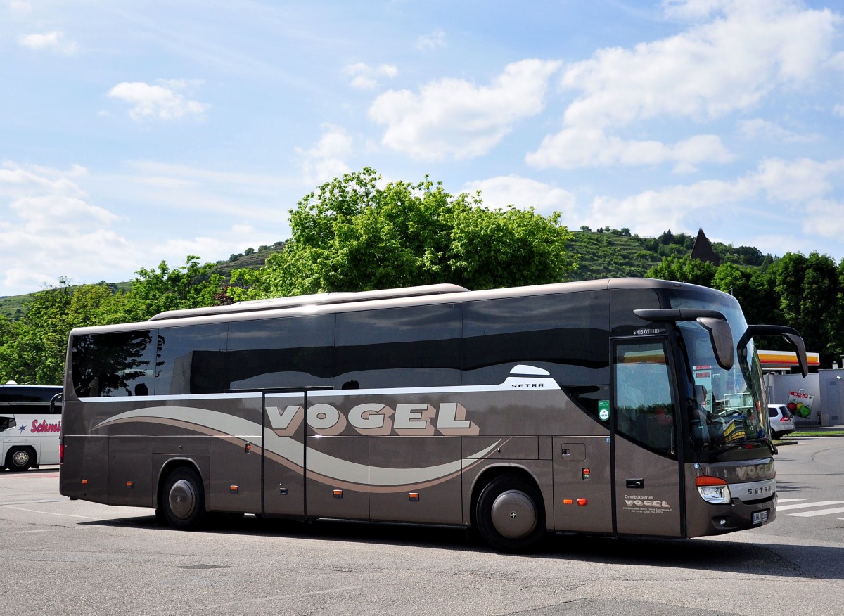 Setra 415 GT-HD vom Omnibusbetrieb VOGEL aus der BRD im Mai 2015 in Krems gesehen.