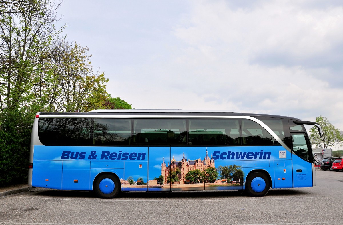 Setra 415 HD von Bus & Reisen Schwerin am 30.4.2015 in Krems.