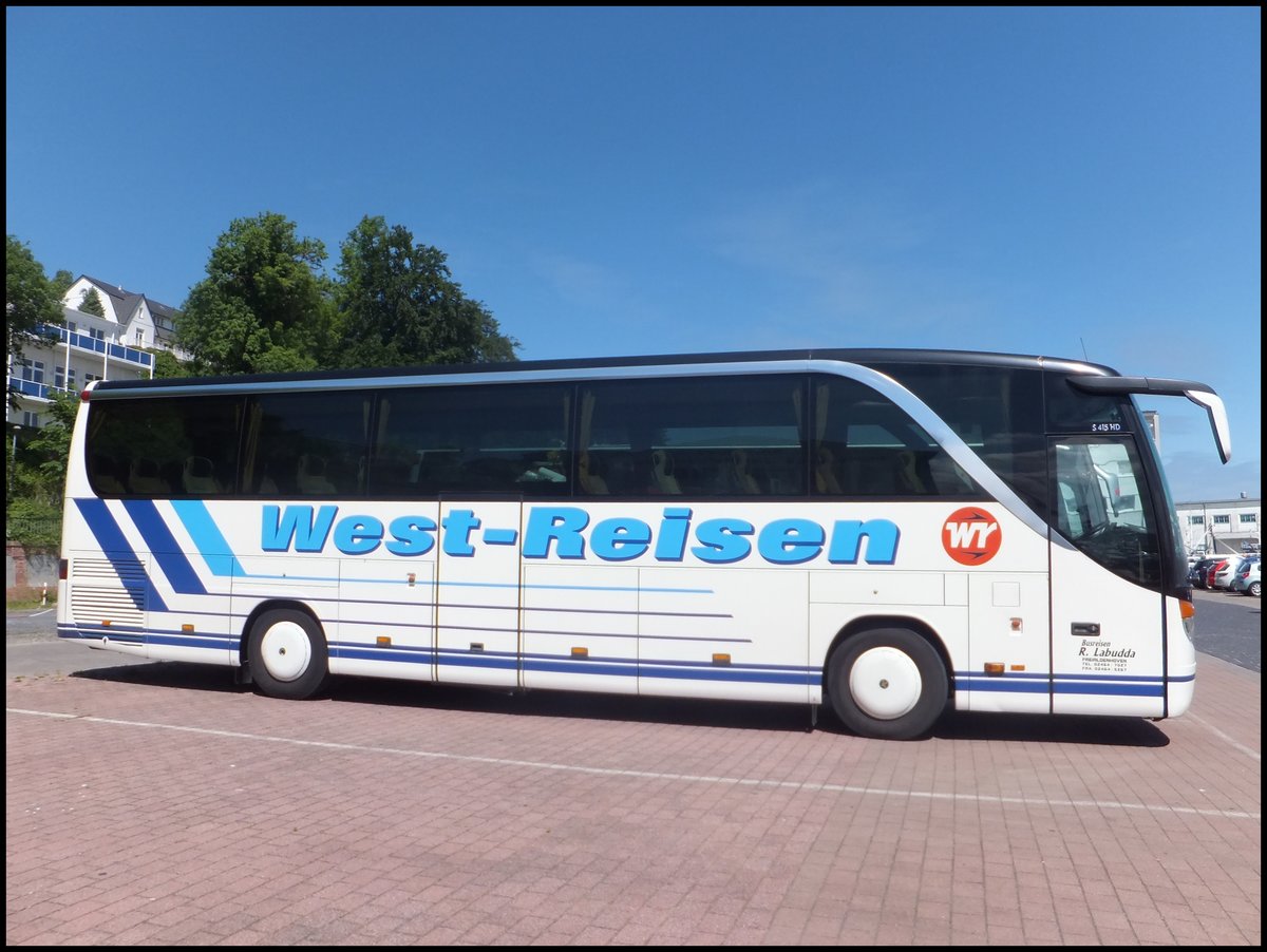 Setra 415 HD von Labudda (ex West-Reisen) aus Deutschland im Stadthafen Sassnitz.