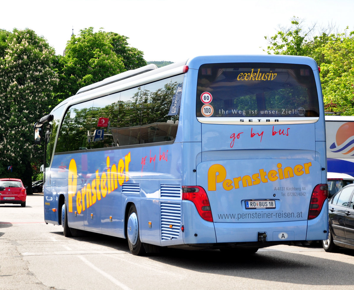 Setra 415 HD von Pernsteiner Reisen aus �sterreich in Krems gesehen.