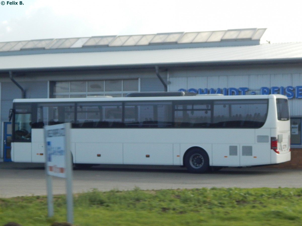 Setra 415 UL Business (vmtl. Vorf�hrwagen) bei Schmidt-Reisen aus Deutschland in Dageb�l. (Sorry, nur aus dem Autofenster bekommen)