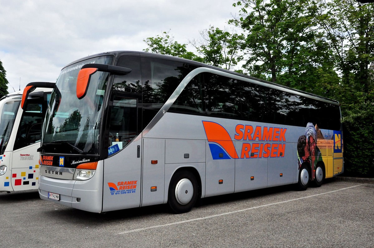 Setra 416 HD von Sramek Reisen aus Wien im Mai 2015 in Krems gesehen.