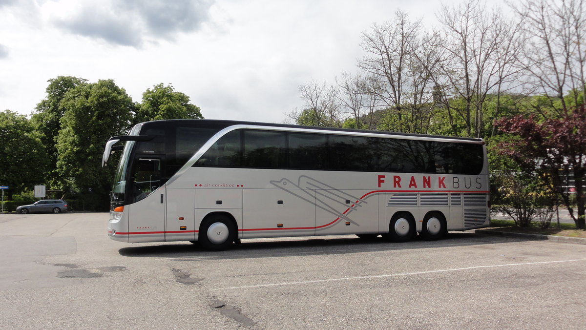 Setra 416 HDH von Frank Bus aus Nieder�sterreich in Krems gesehen.
