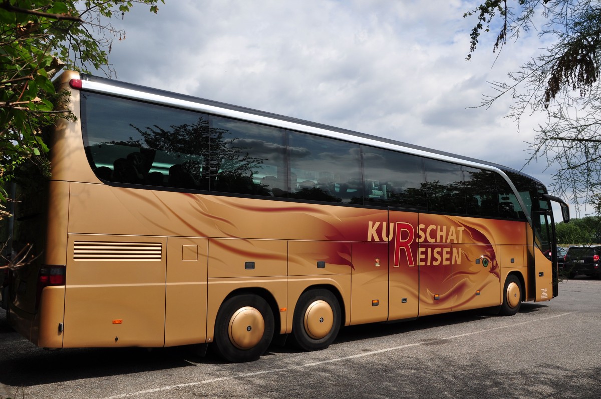 Setra 416 HDH von KURSCHAT Reisen aus der BRD in Krems gesehen.