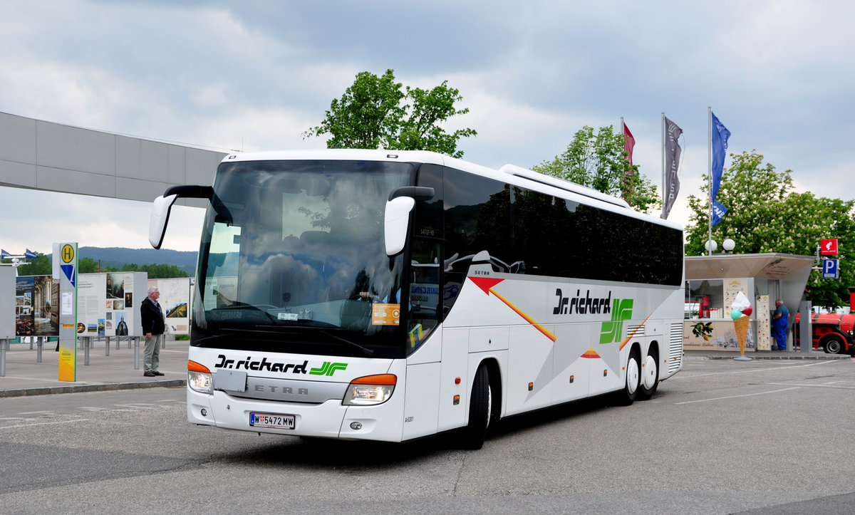 Setra 417 GT-HD von Dr. Richard Reisen aus Wien in Krems gesehen.