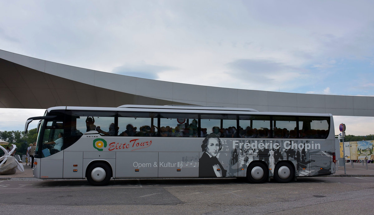 Setra 417 GT-HD von Elite Tours aus �sterreich 2017 in Krems.