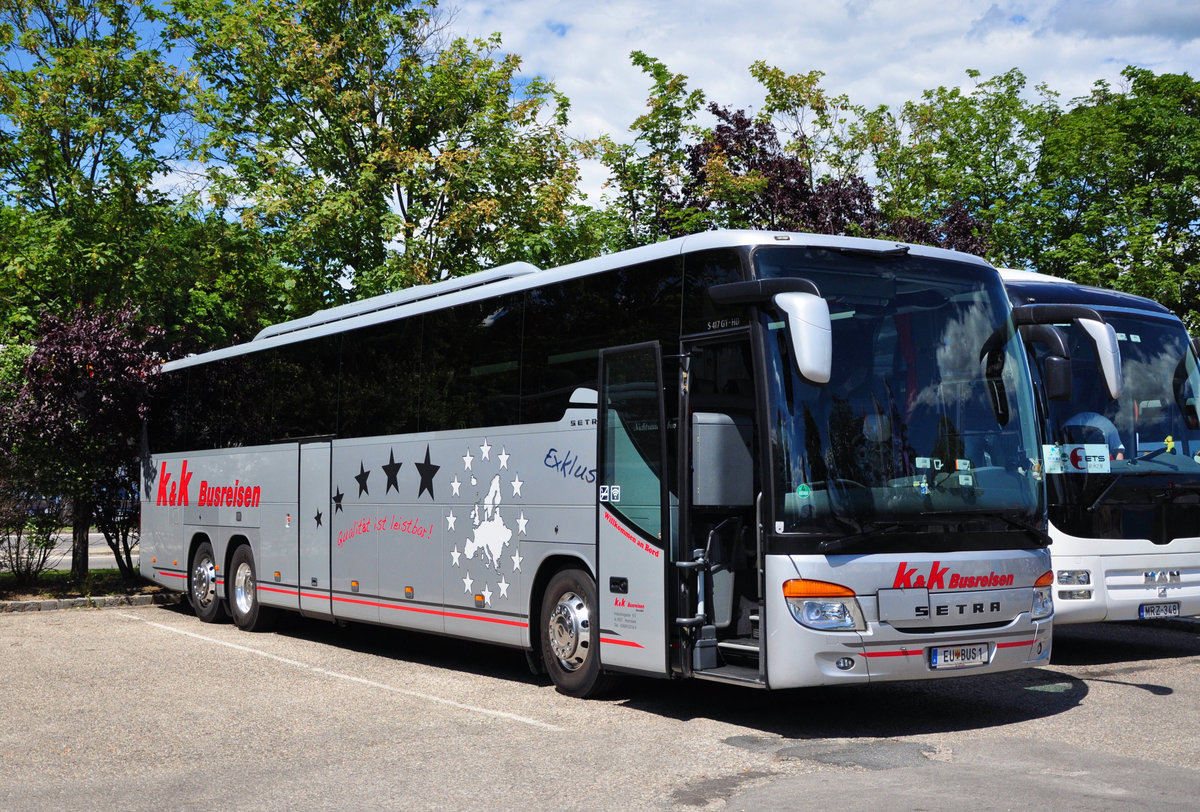 Setra 417 GT-HD von K & K Busreisen aus �sterreich in Krems gesehen.
