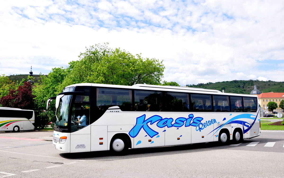 Setra 417 GT-HD von Kasis Reisen aus Obersterreich in Krems gesehen.