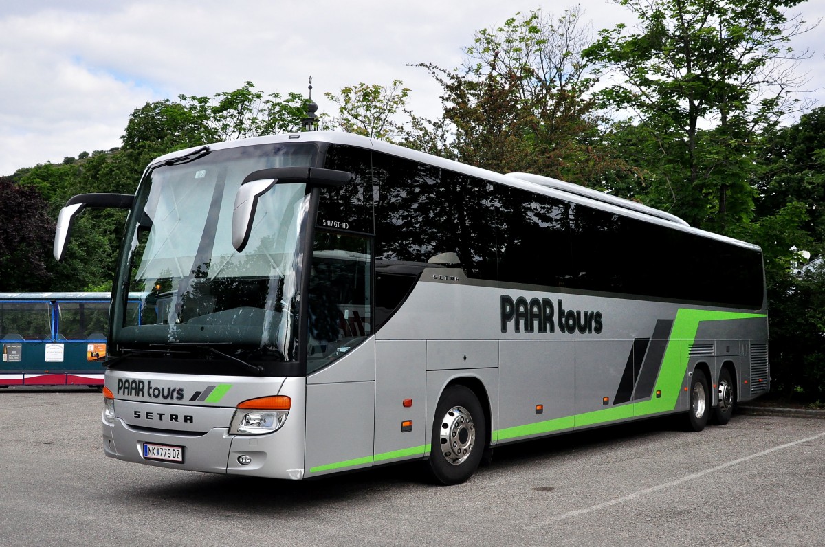 Setra 417 GT-HD von Paar Tours aus Niedersterreich im Mai 2015 in Krems gesehen.