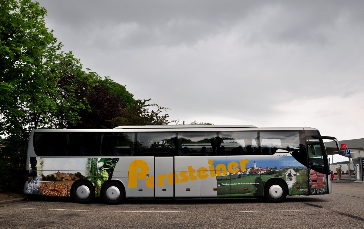 Setra 417 GT-HD von Pernsteiner Reisen aus sterreich am 13. Mai 2014 in Krems.