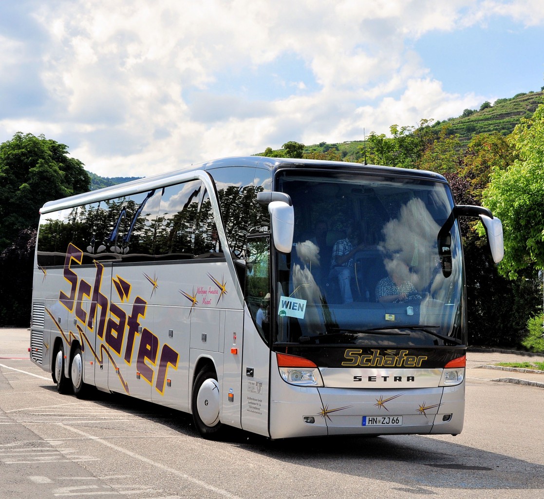 Setra 417 HDH von SCH�FER Reisen aus der BRD am 4.7.2013 in Krems an der Donau.