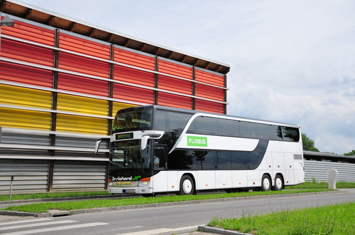 Setra 431 DT Flixbus von Dr. Richard Reisen aus sterreich in Krems unterwegs.