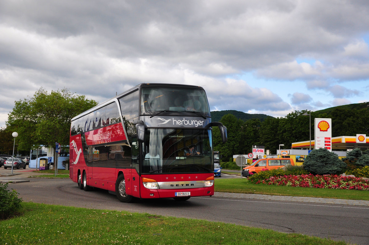 Setra 431 DT von Herburger Reisen aus �sterreich in Krems gesehen.