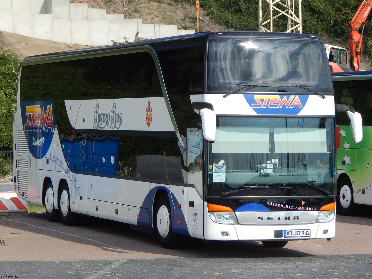 Setra 431 DT von Stewa aus Deutschland im Stadthafen Sassnitz. 