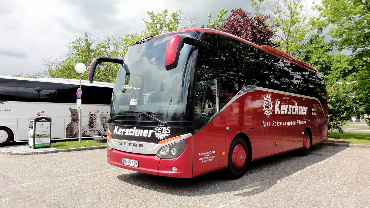 Setra 511 HD von Kerschner Reisen aus Nieder�sterreich in Krems gesehen.