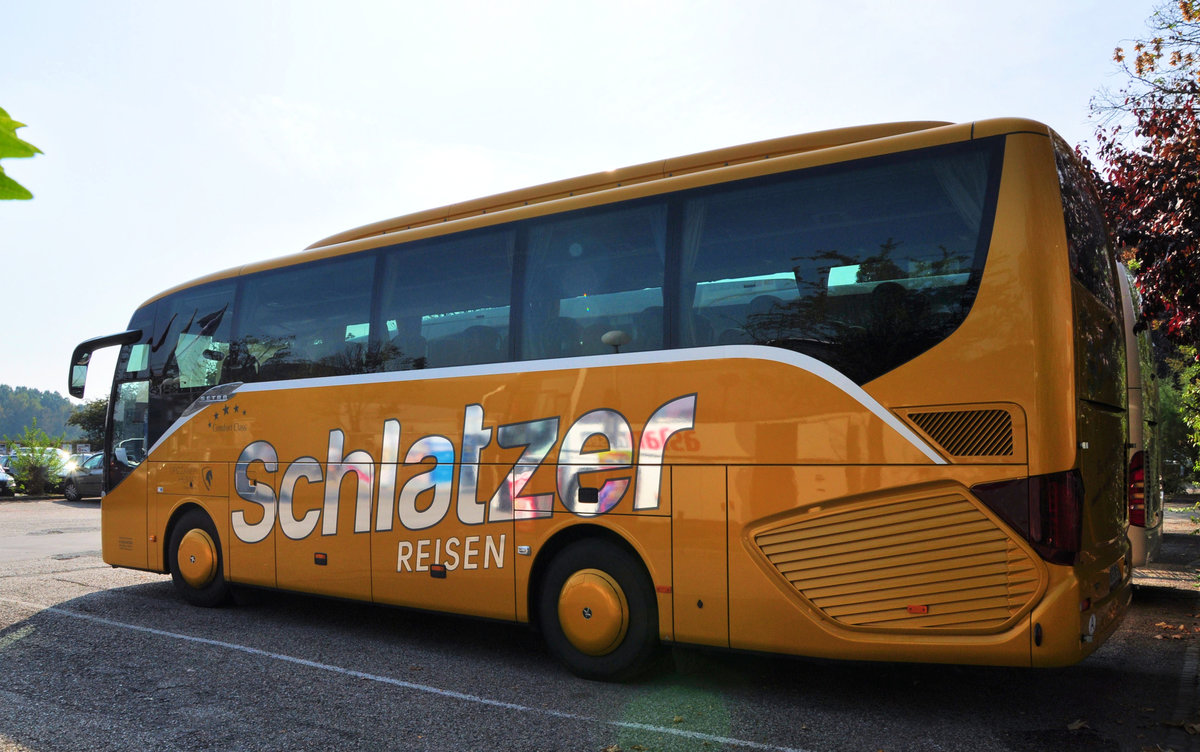 Setra 511 HD vom Reiseunternehmen Schlatzer aus �sterreich in Krems.
