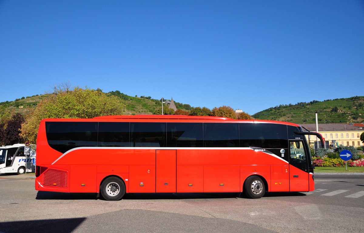 Setra 515 HD aus der CZ in Krems gesehen.