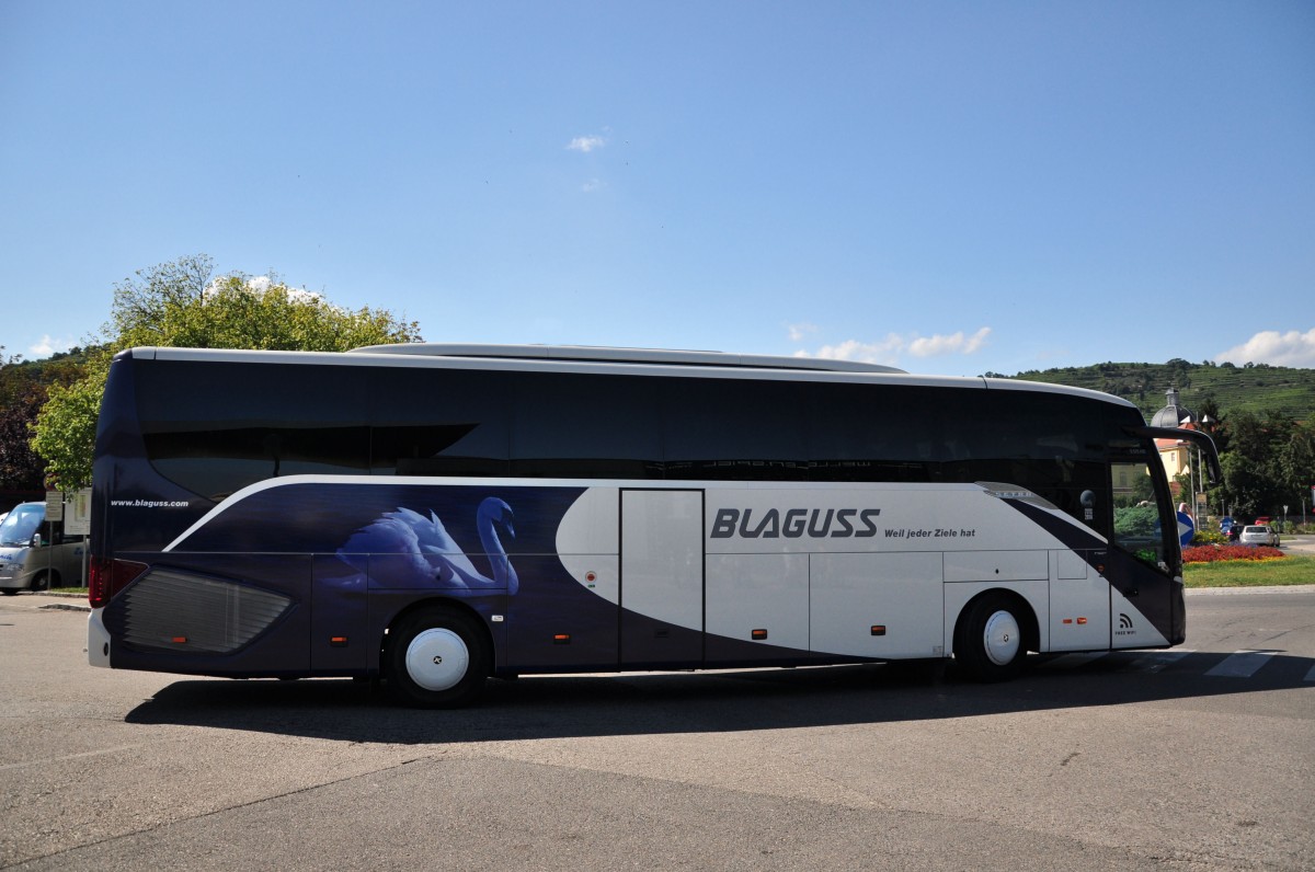 Setra 515 HD von Blaguss Reisen aus sterreich am 6.Juli 2104 in Krems gesehen.