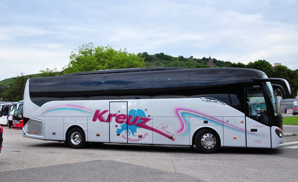 Setra 515 HD von Kreuz Reisen aus der BRD in Krems gesehen.