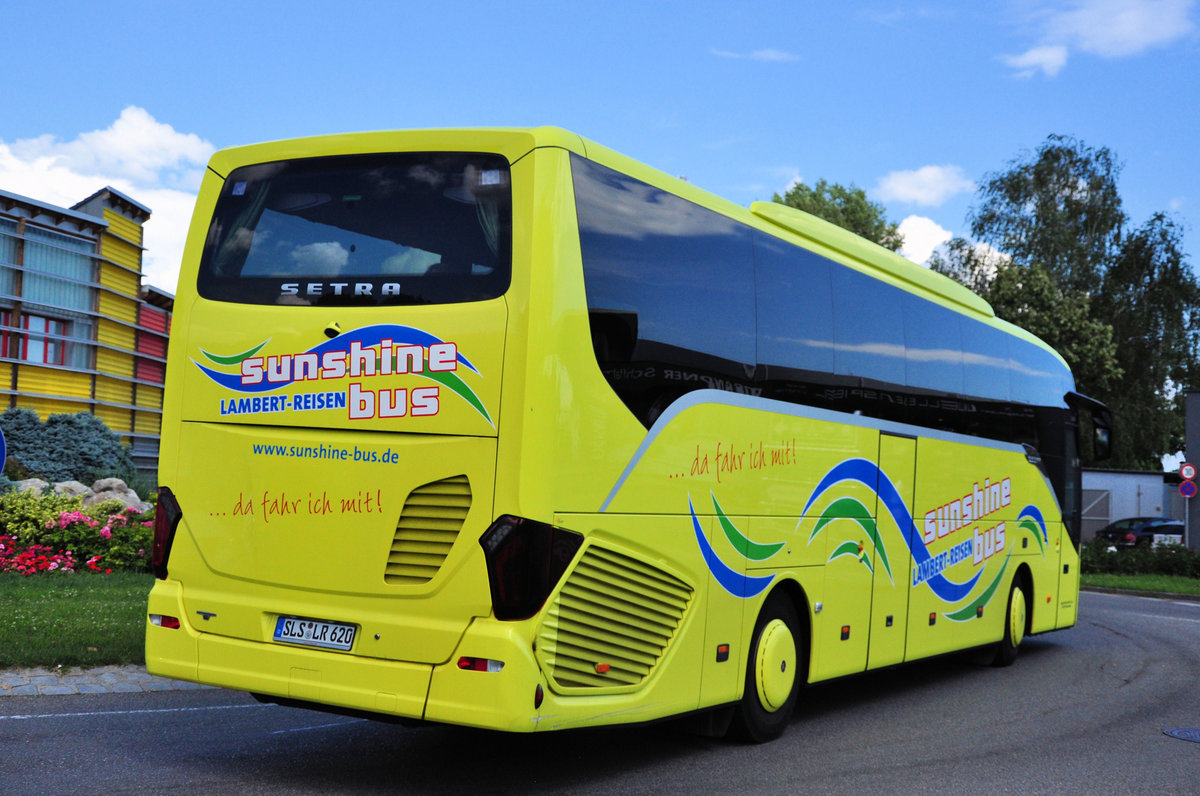 Setra 515 HD von Lambert Reisen aus der BRD in Krems gesehen.