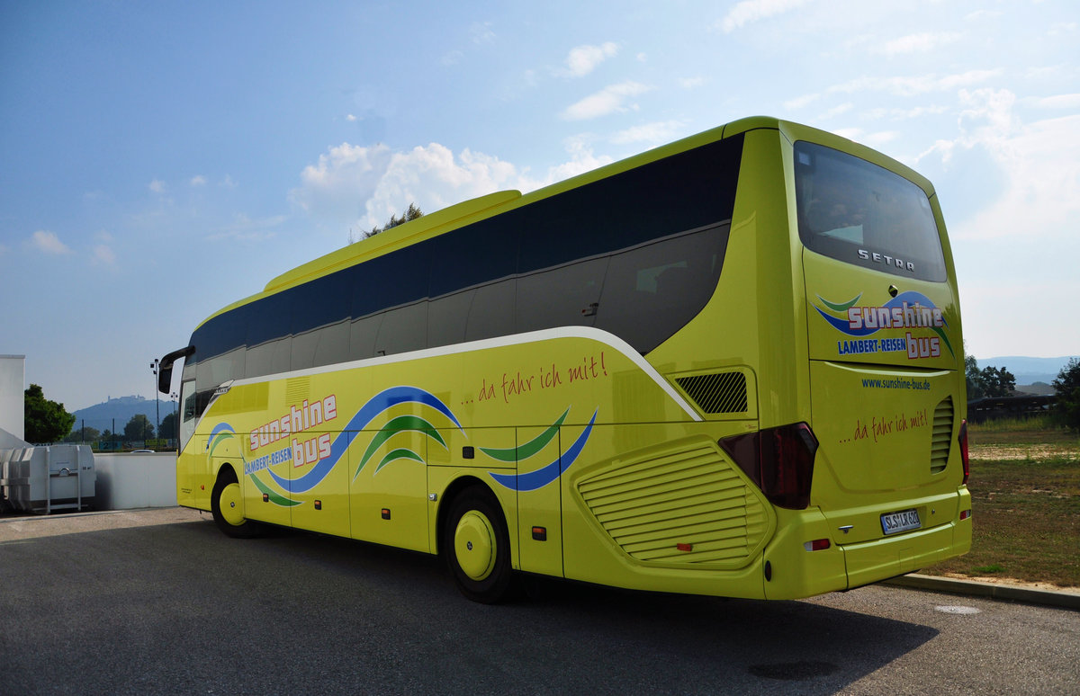 Setra 515 HD von Lambert Reisen aus der BRD in Krems.