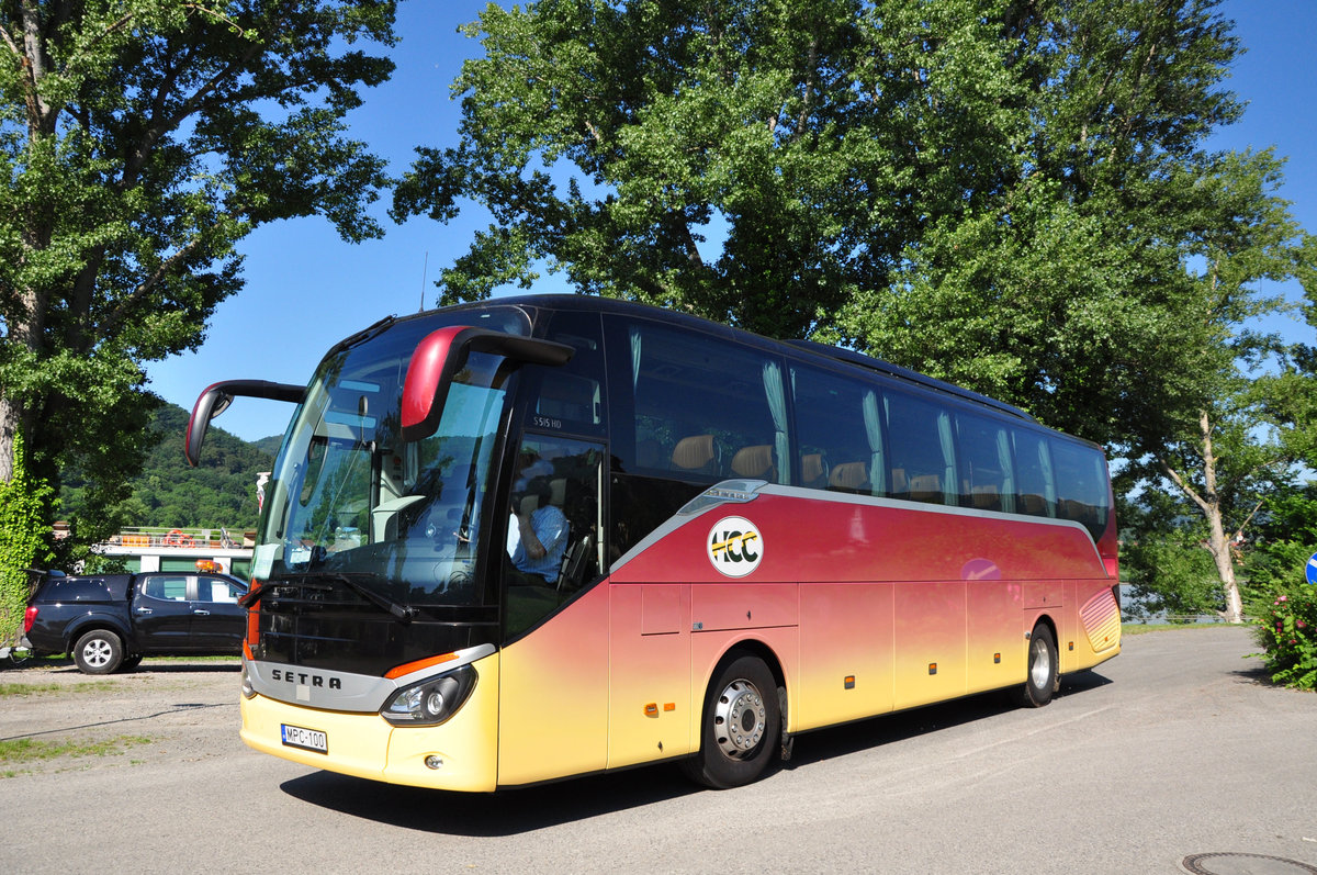 Setra 515 HD von Marti Reisen aus der Schweiz bei Krems gesehen.