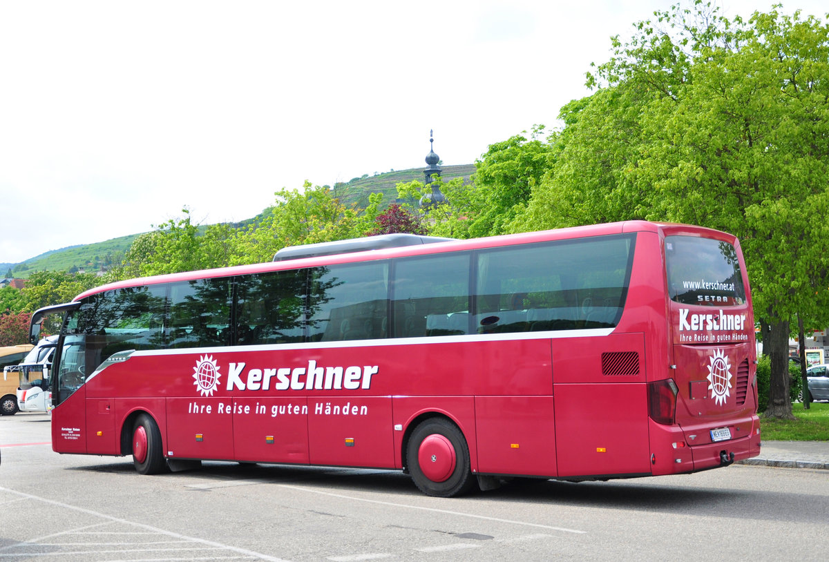 Setra 515 MD von Kerschner Reisen aus Nieder�sterreich in Krems gesehen.