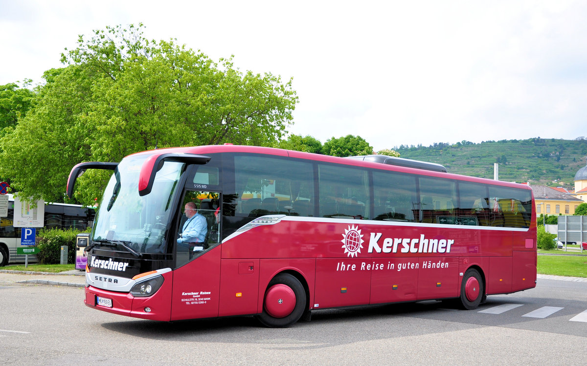 Setra 515 MD von Kerschner Reisen aus Nieder�sterreich in Krems gesehen.