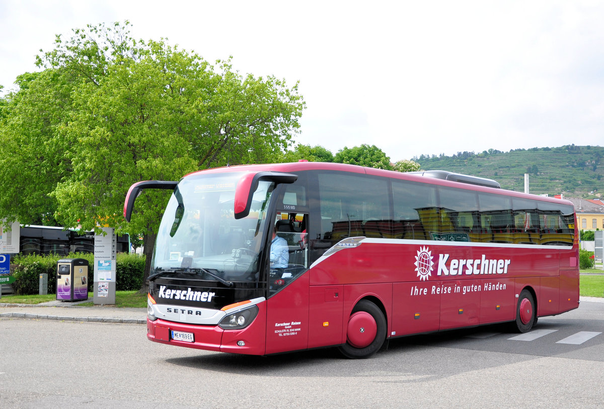 Setra 515 MD von Kerschner Reisen aus Nieder�sterreich in Krems gesehen.