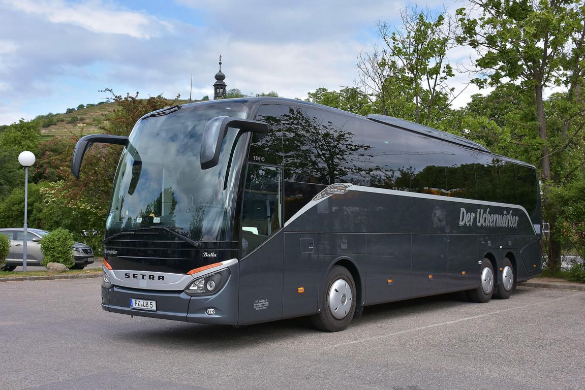 Setra 516 HD von  Der Ukerm�rker  aus der BRD in Krems.