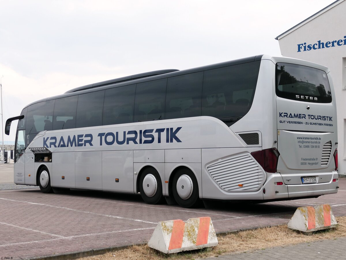 Setra 516 HD von Kramer Touristik aus Deutschland im Stadthafen Sassnitz. 