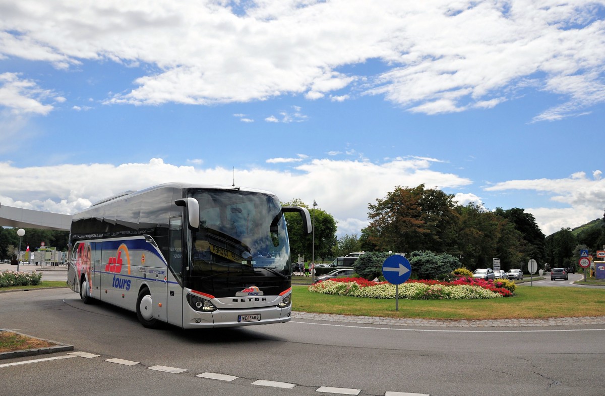 Setra 516 HD von SAB tours aus �sterreich im Juni 2015 in Krems gesehen.